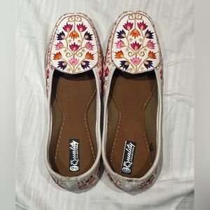New Hand-embroidered loafers size 7.5